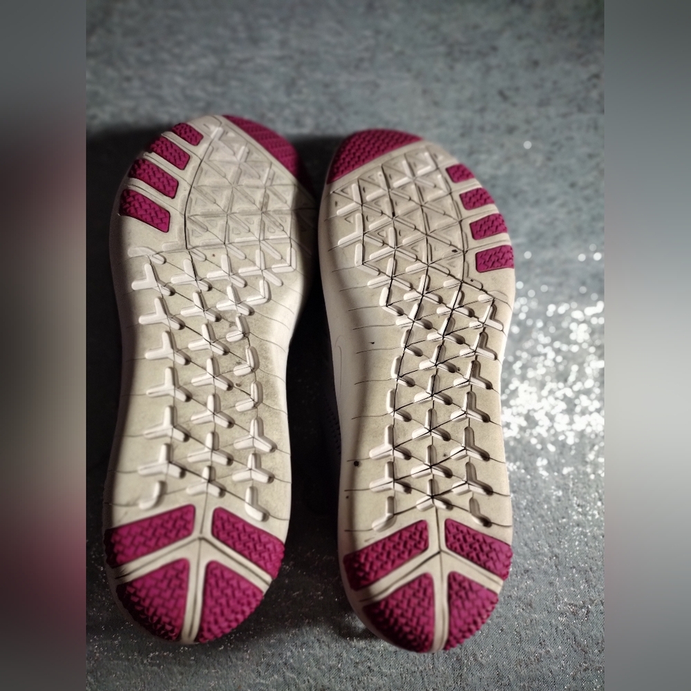 NikeFree TR Focus FlyKnit Lace Up Running Sneakers - Picture 7 of 13